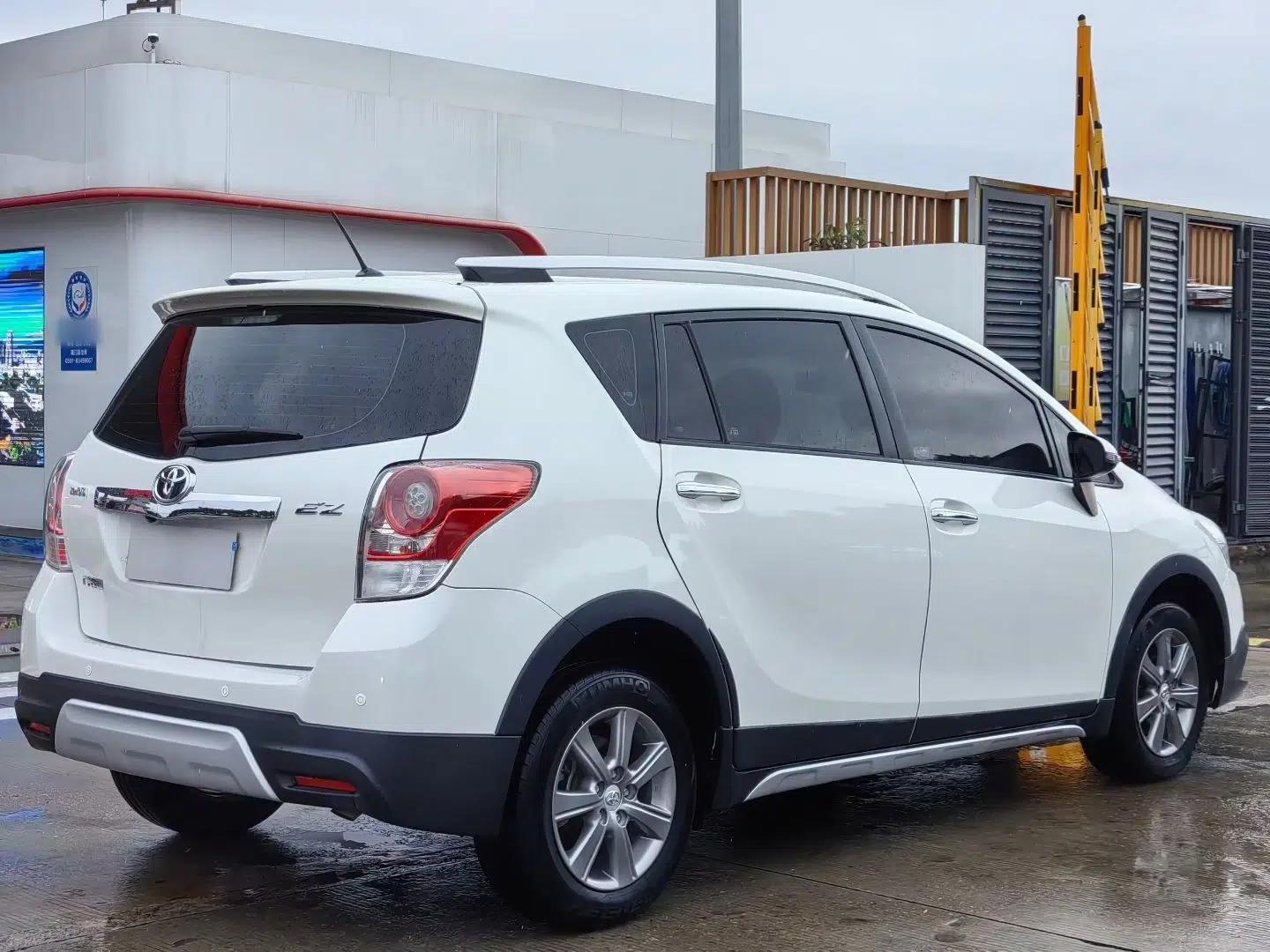 Toyota Verso 2015 180E CVT Crossover Edition — миниатюра 5
