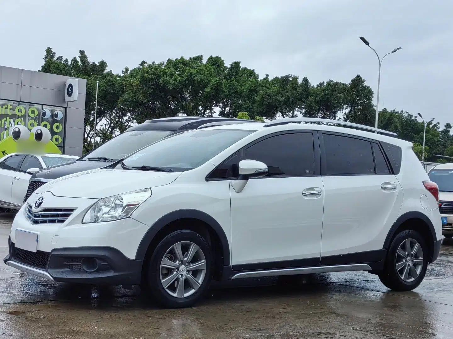 Toyota Verso 2015 180E CVT Crossover Edition — миниатюра 6