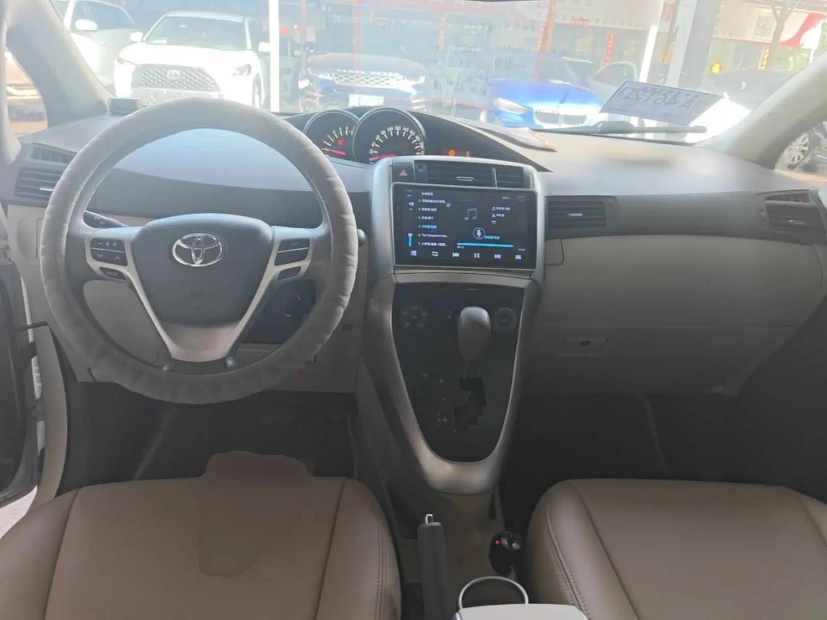 Toyota Verso 2015 180E CVT Crossover Edition — миниатюра 10