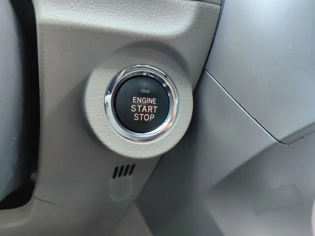 Toyota Verso 2014 Starlight 180G CVT Deluxe Multi-Function Edition — миниатюра 17