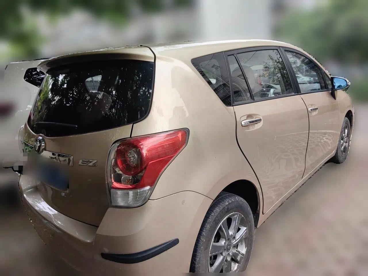 Toyota Verso 2014 Starlight 180G CVT Deluxe Multi-Function Edition — миниатюра 6