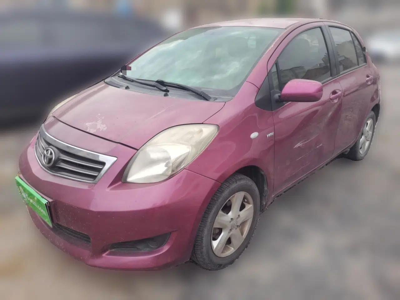 Toyota Yaris 2011 1.6E Automatic Charm Edition — миниатюра 1