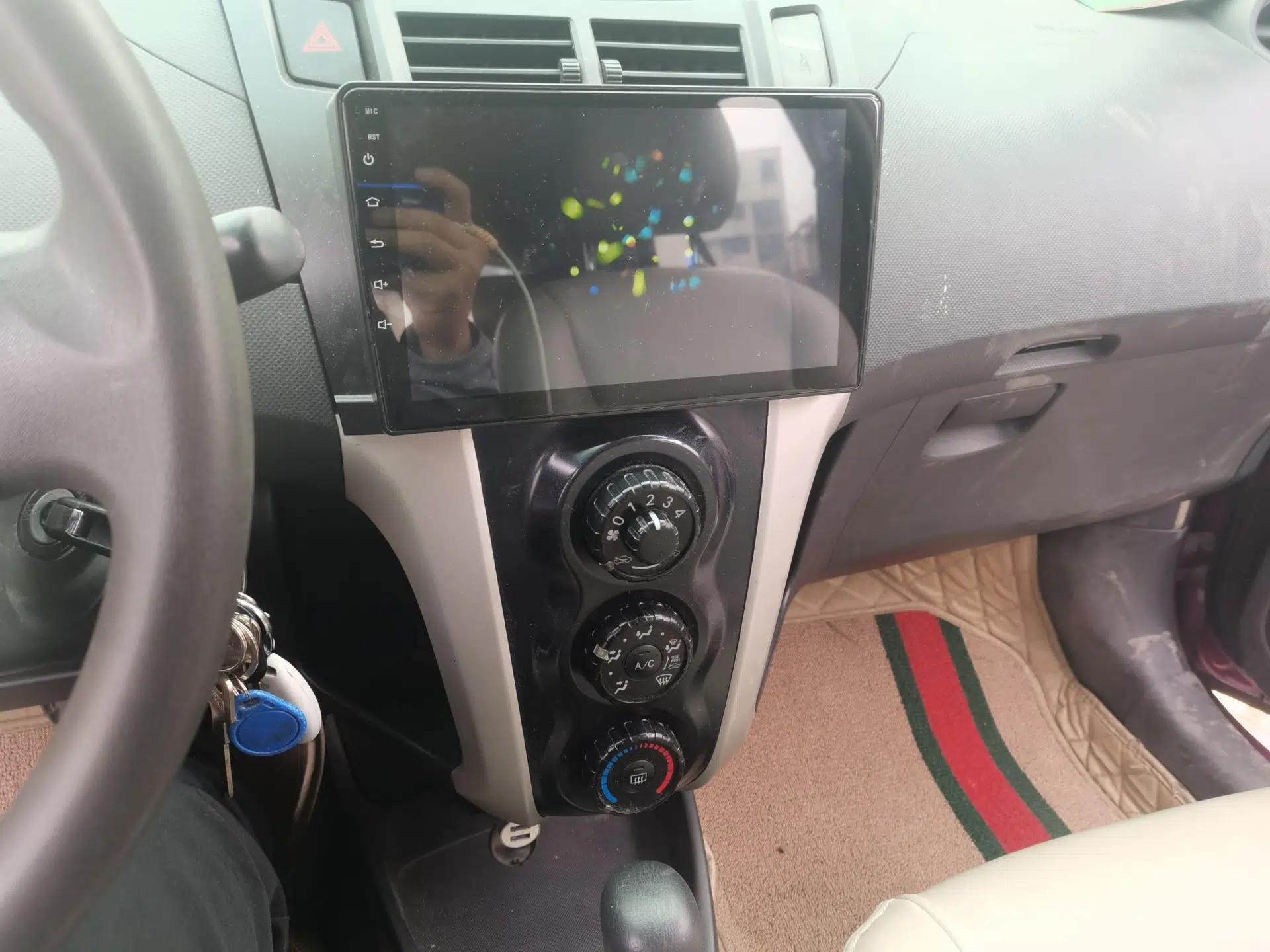 Toyota Yaris 2011 1.6E Automatic Charm Edition — миниатюра 14
