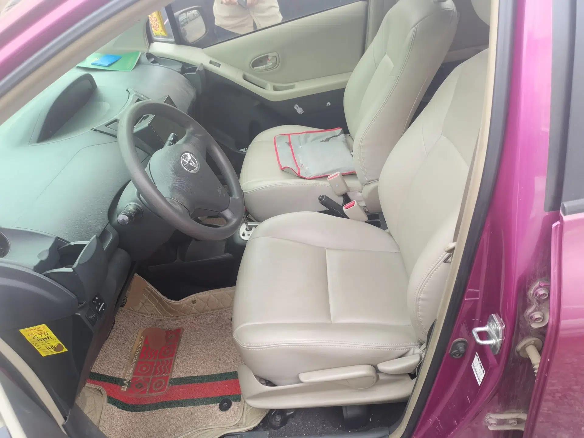Toyota Yaris 2011 1.6E Automatic Charm Edition — миниатюра 16