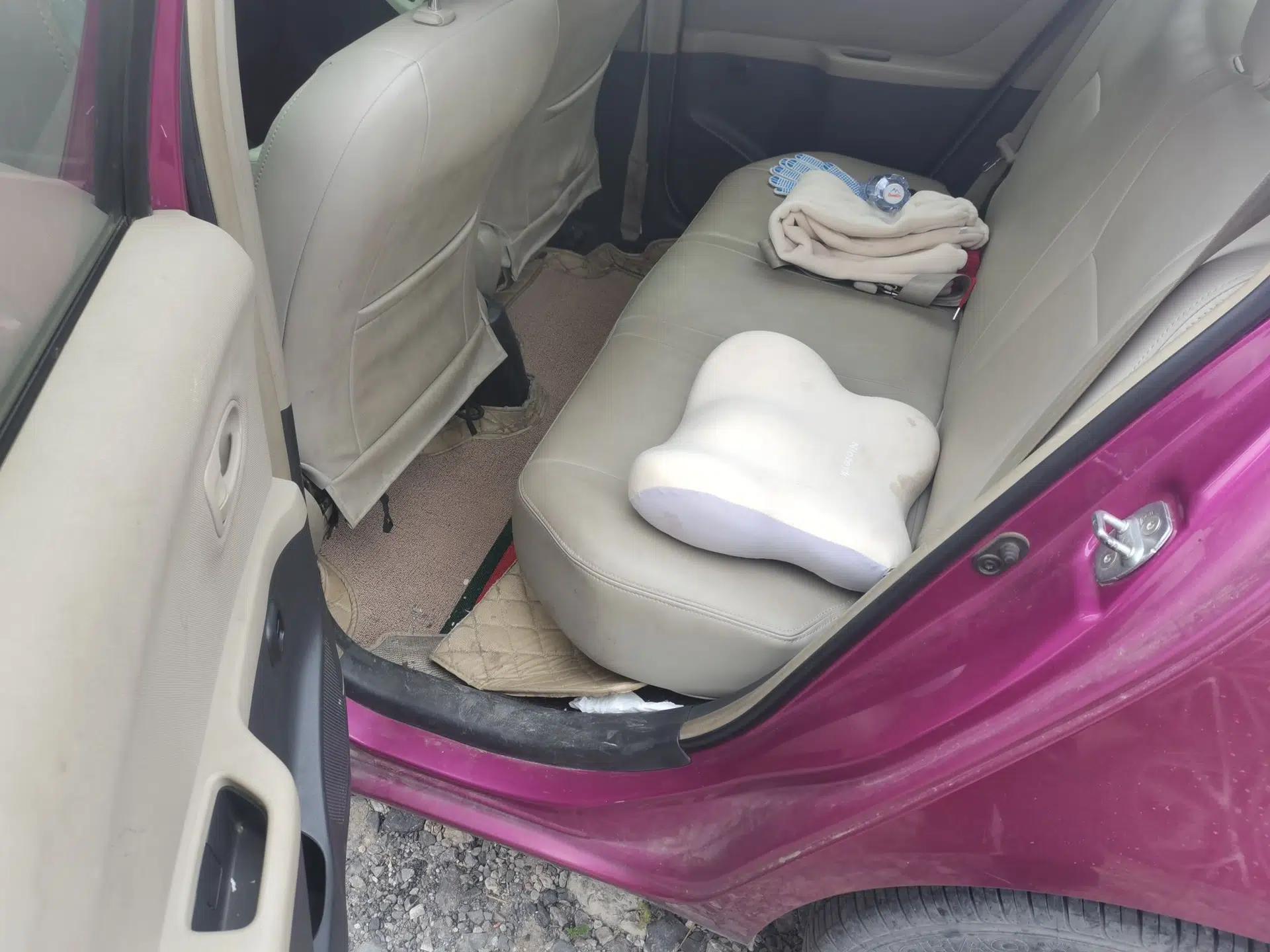 Toyota Yaris 2011 1.6E Automatic Charm Edition — миниатюра 18