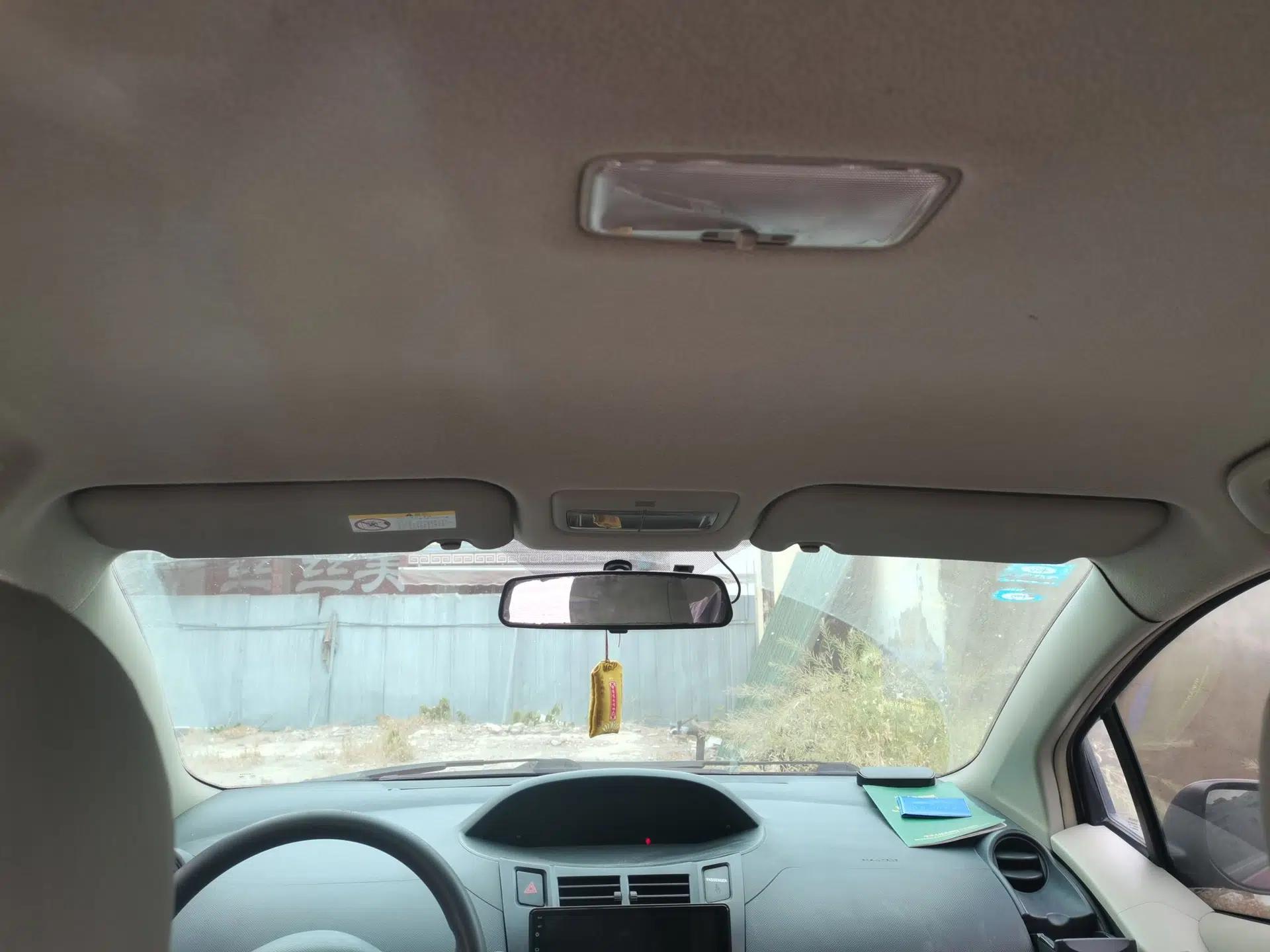 Toyota Yaris 2011 1.6E Automatic Charm Edition — миниатюра 19