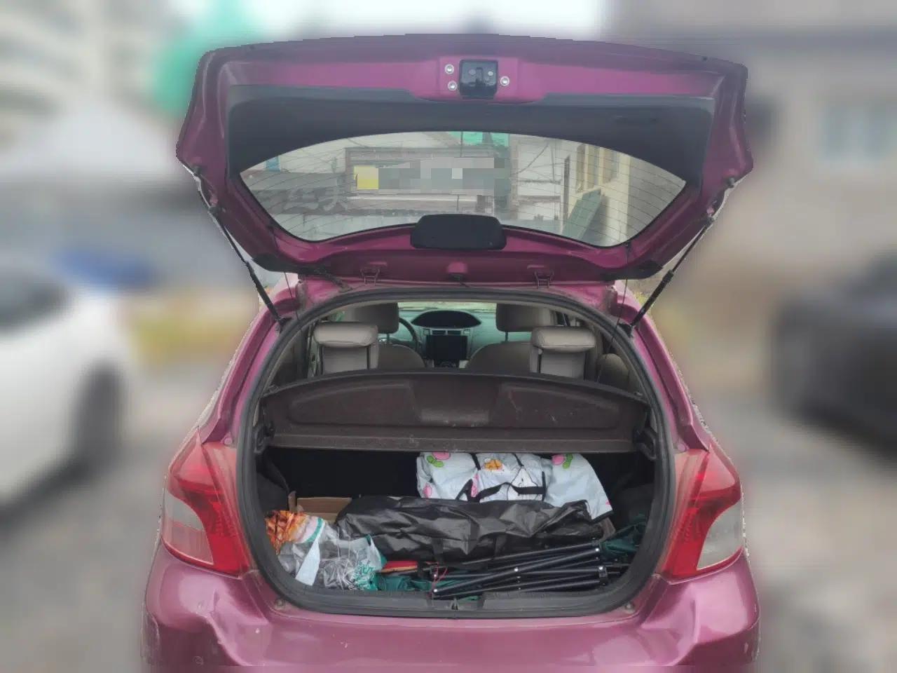 Toyota Yaris 2011 1.6E Automatic Charm Edition — миниатюра 20