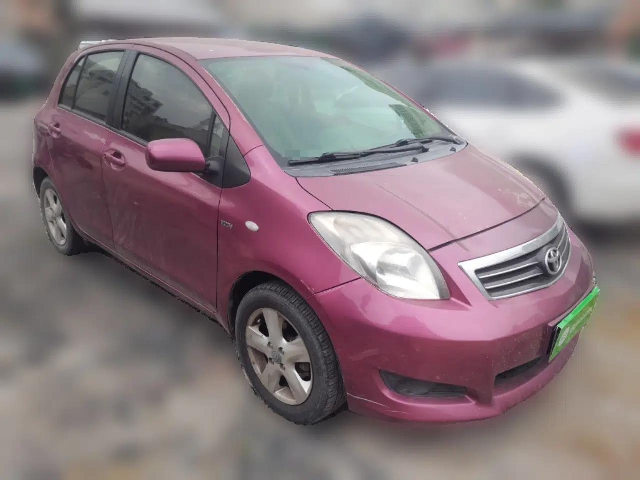 Toyota Yaris 2011 1.6E Automatic Charm Edition — миниатюра 3