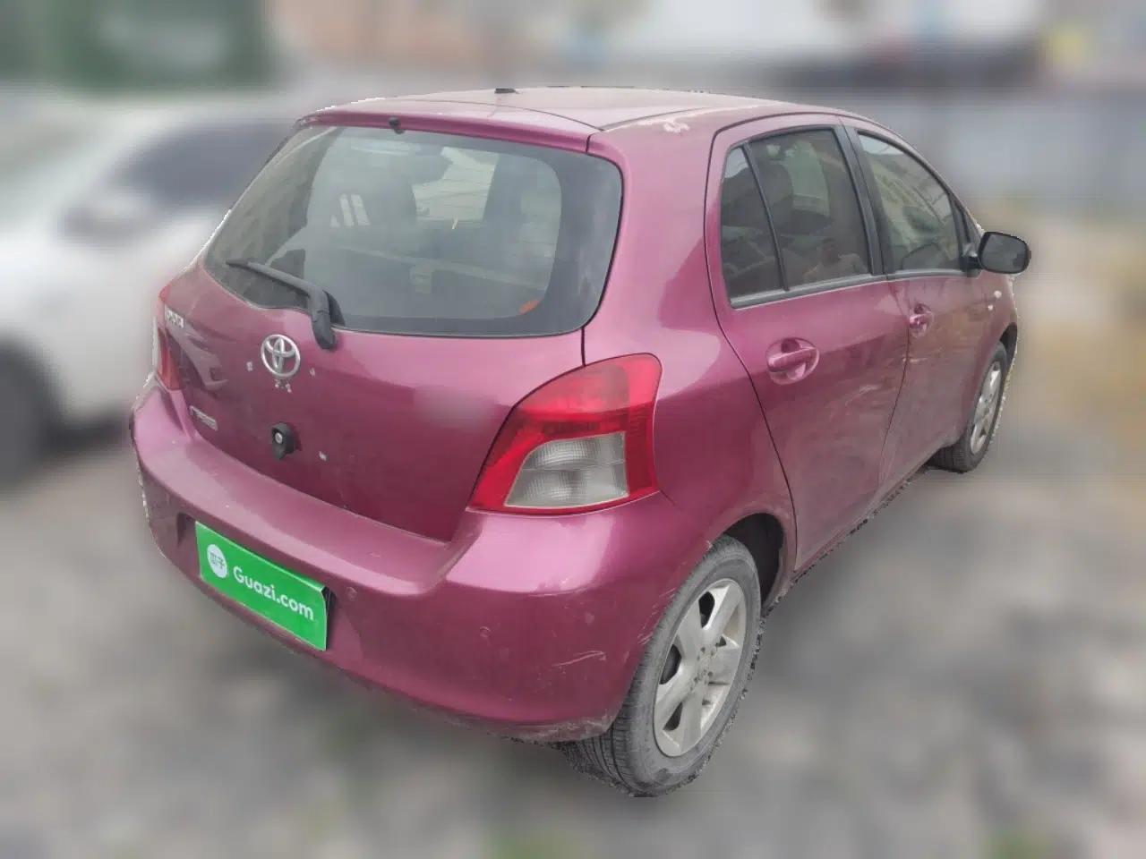 Toyota Yaris 2011 1.6E Automatic Charm Edition — миниатюра 6