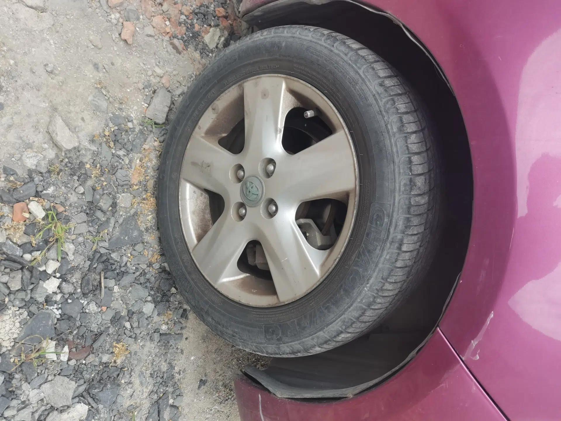 Toyota Yaris 2011 1.6E Automatic Charm Edition — миниатюра 8