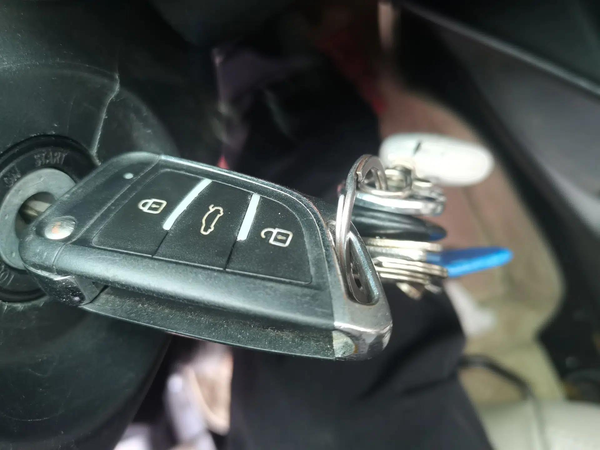 Toyota Yaris 2011 1.6E Automatic Charm Edition — миниатюра 9