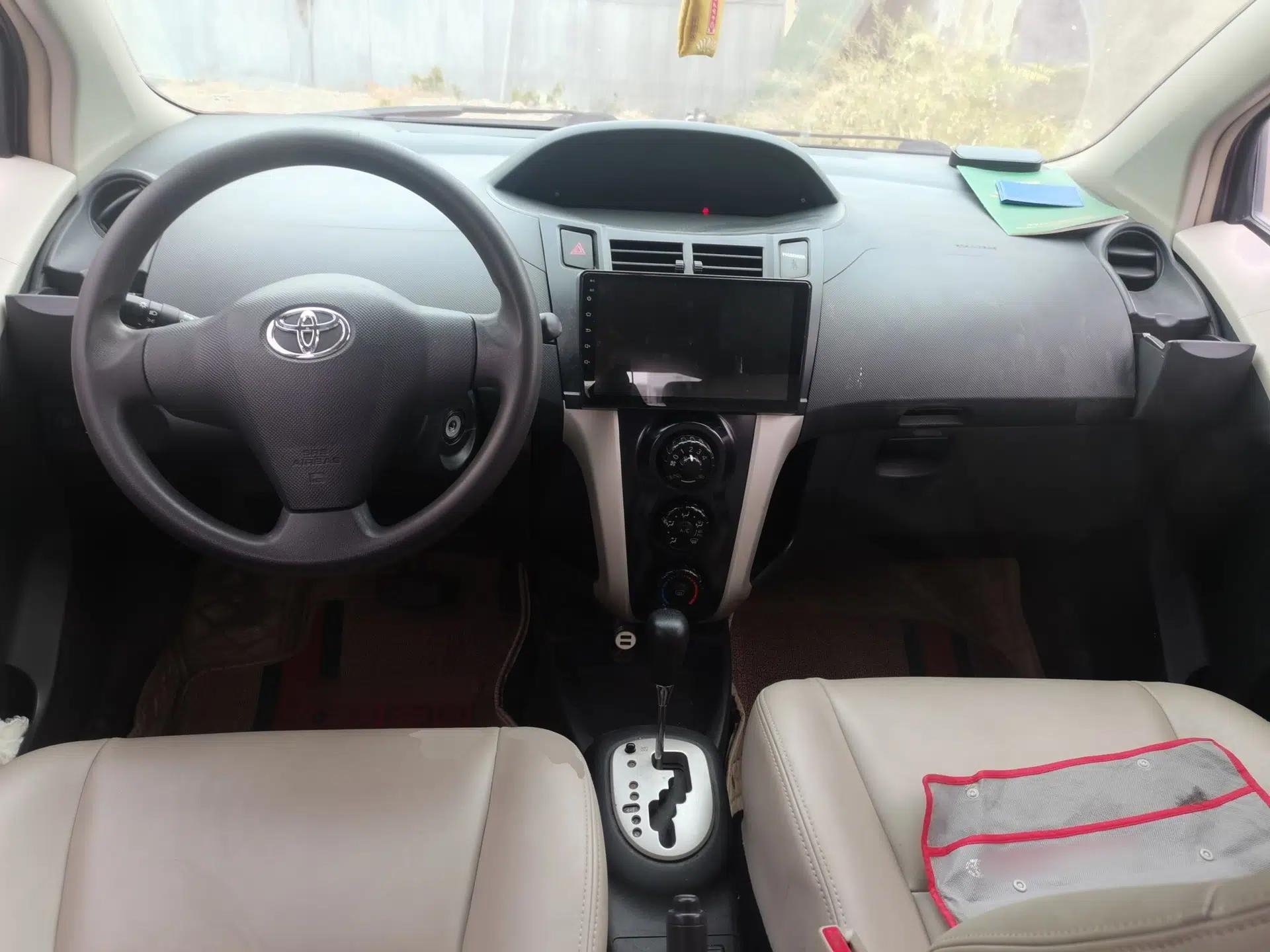 Toyota Yaris 2011 1.6E Automatic Charm Edition — миниатюра 10