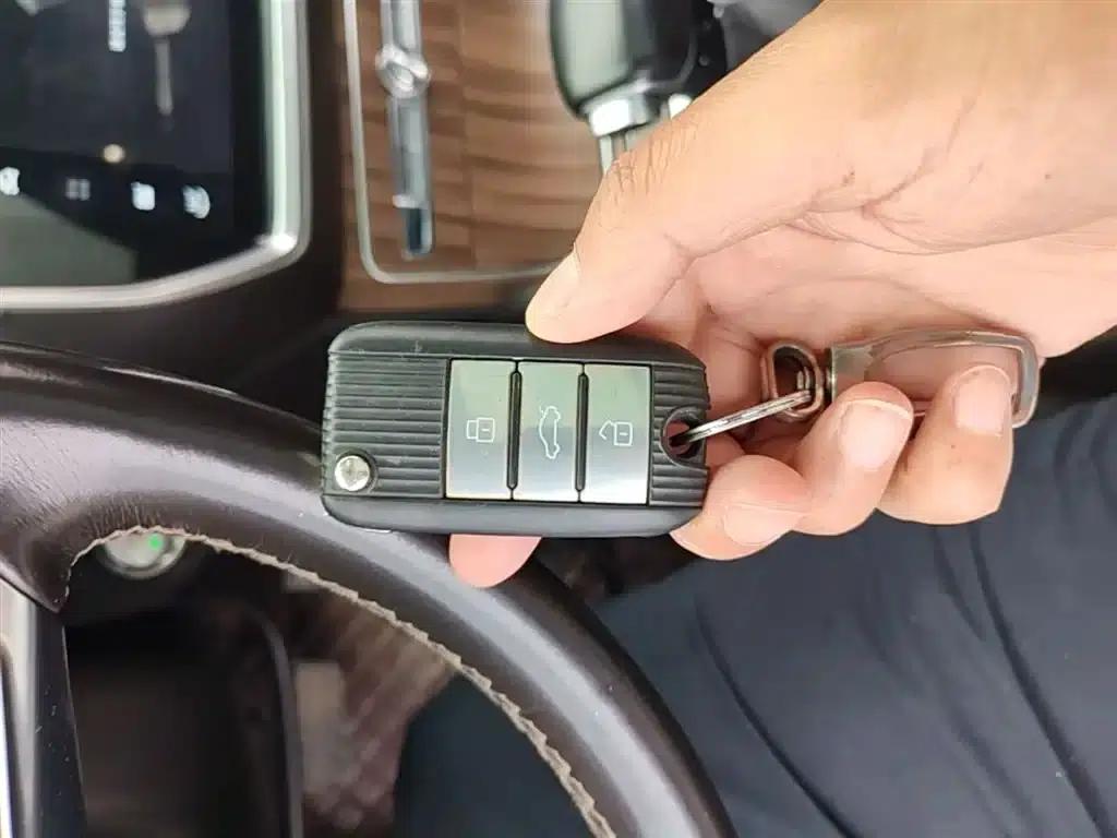 Roewe RX8 2019 30T Intelligent Internet Two-Wheel Drive Super Flagship Edition — миниатюра 9