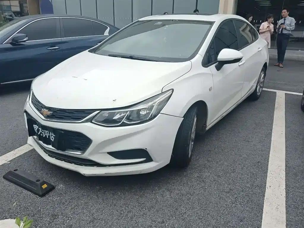 Chevrolet Cruze 2017 1.5L Automatic Pioneer Sunroof Edition — миниатюра 2