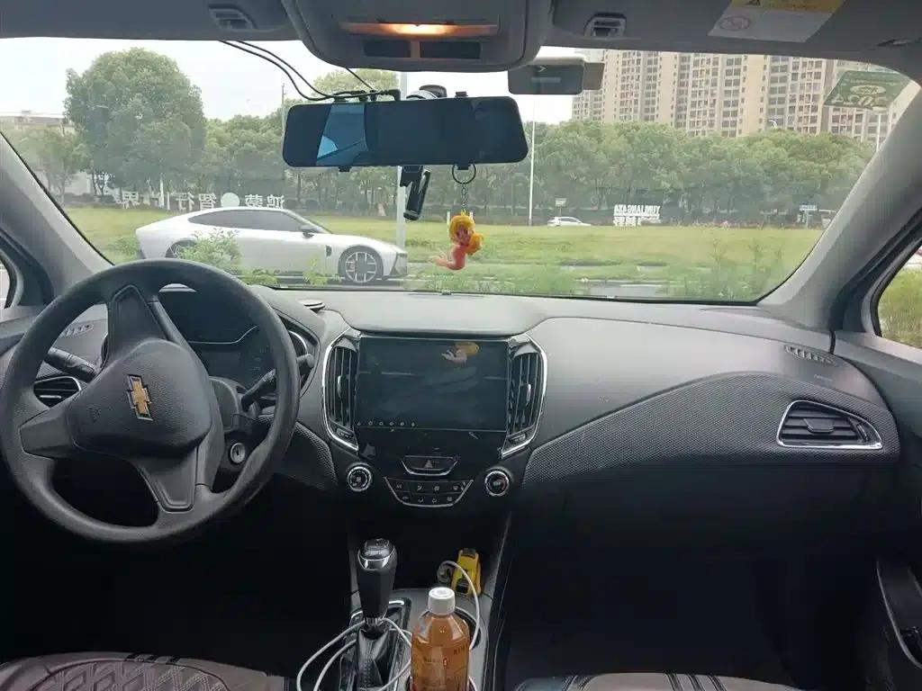 Chevrolet Cruze 2017 1.5L Automatic Pioneer Sunroof Edition — миниатюра 4