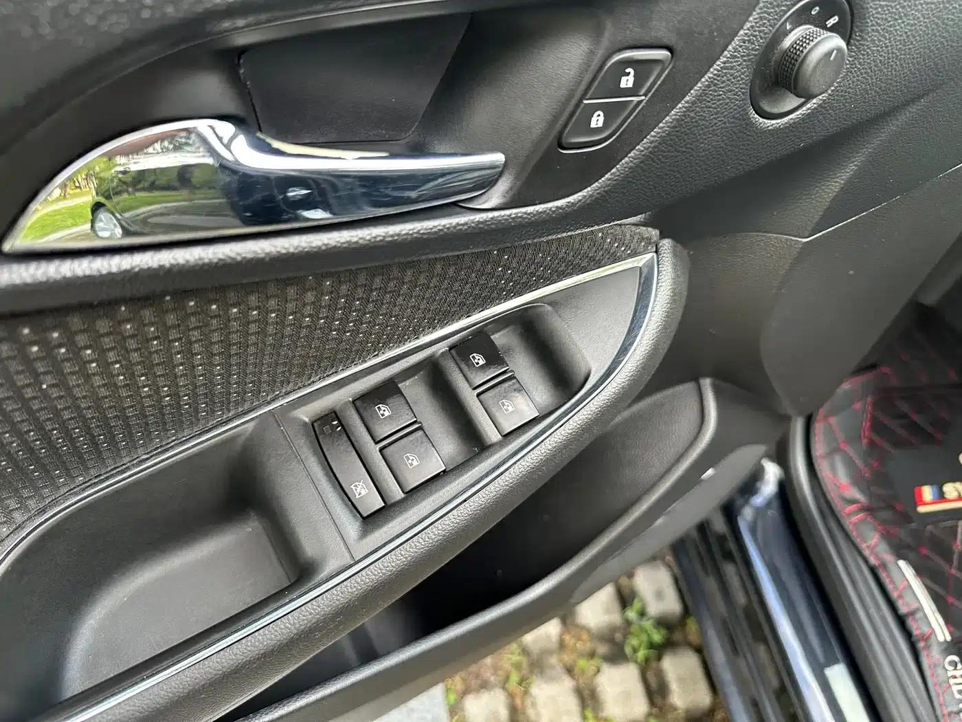 Chevrolet Cruze 2016 1.5L Automatic Luxury Edition — миниатюра 17
