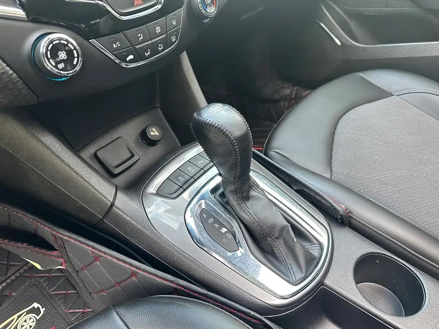 Chevrolet Cruze 2016 1.5L Automatic Luxury Edition — миниатюра 19