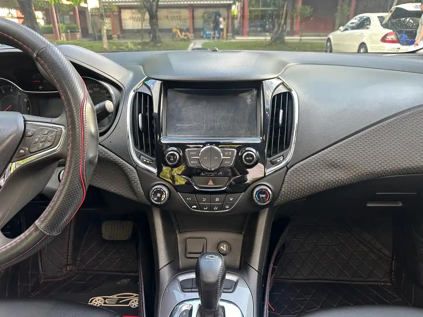Chevrolet Cruze 2016 1.5L Automatic Luxury Edition — миниатюра 21