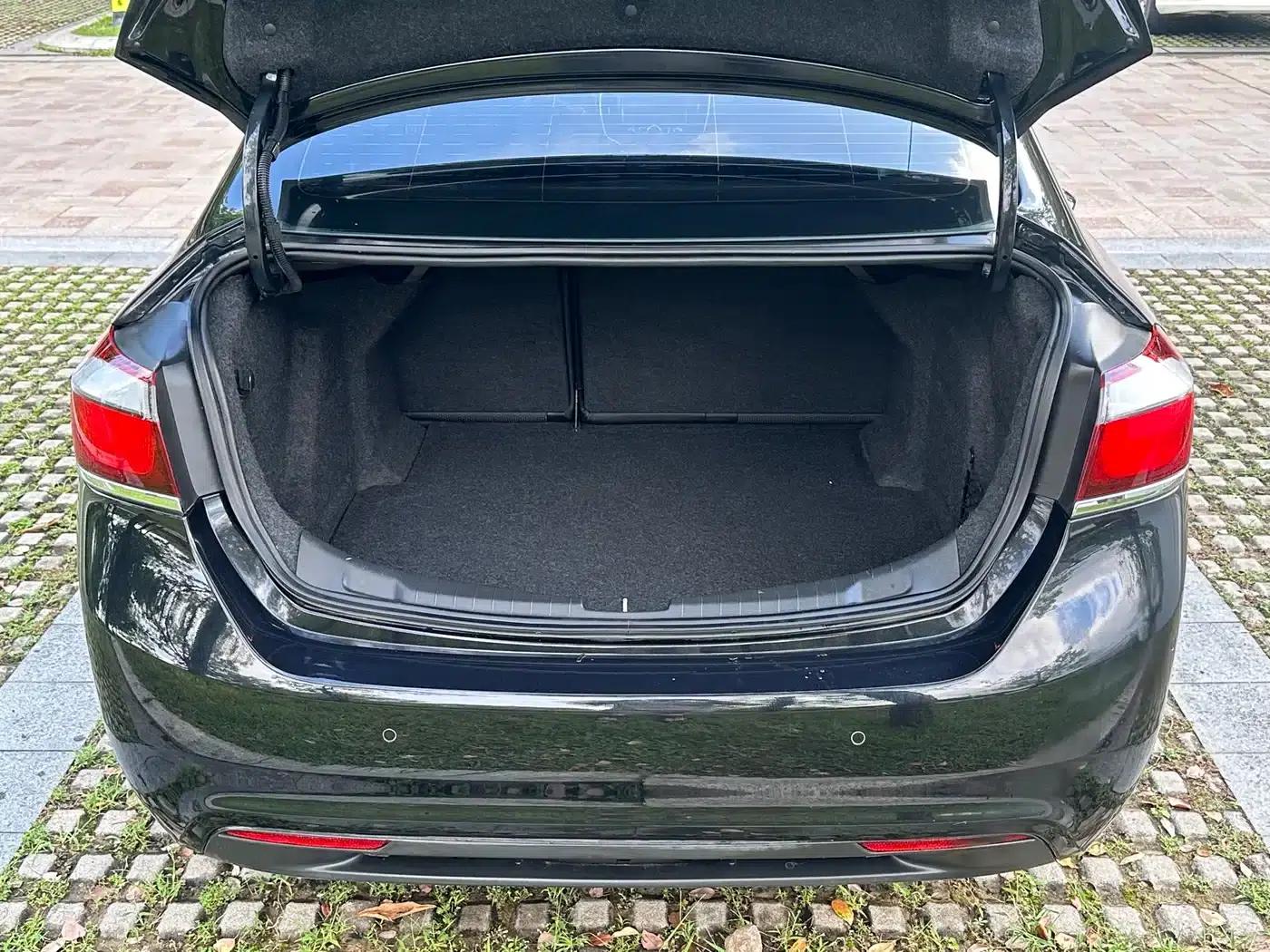 Chevrolet Cruze 2016 1.5L Automatic Luxury Edition — миниатюра 24