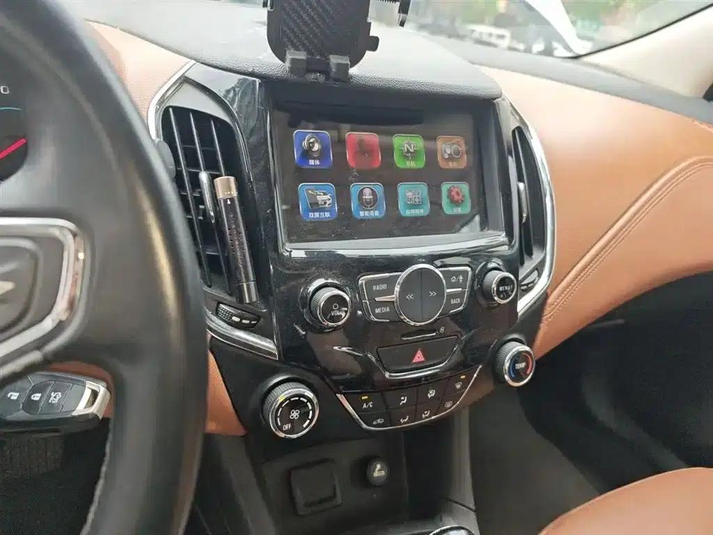 Chevrolet Cruze 2016 1.4T DCG Luxury Edition — миниатюра 6