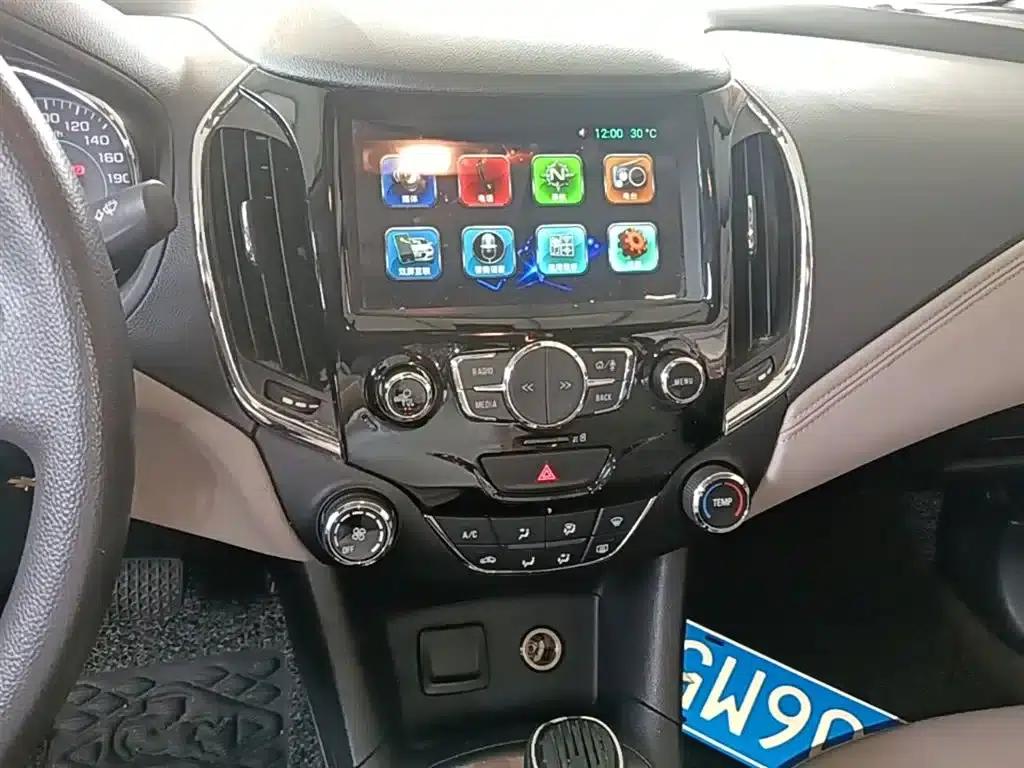 Chevrolet Cruze 2015 1.5L Automatic Luxury Edition — миниатюра 13
