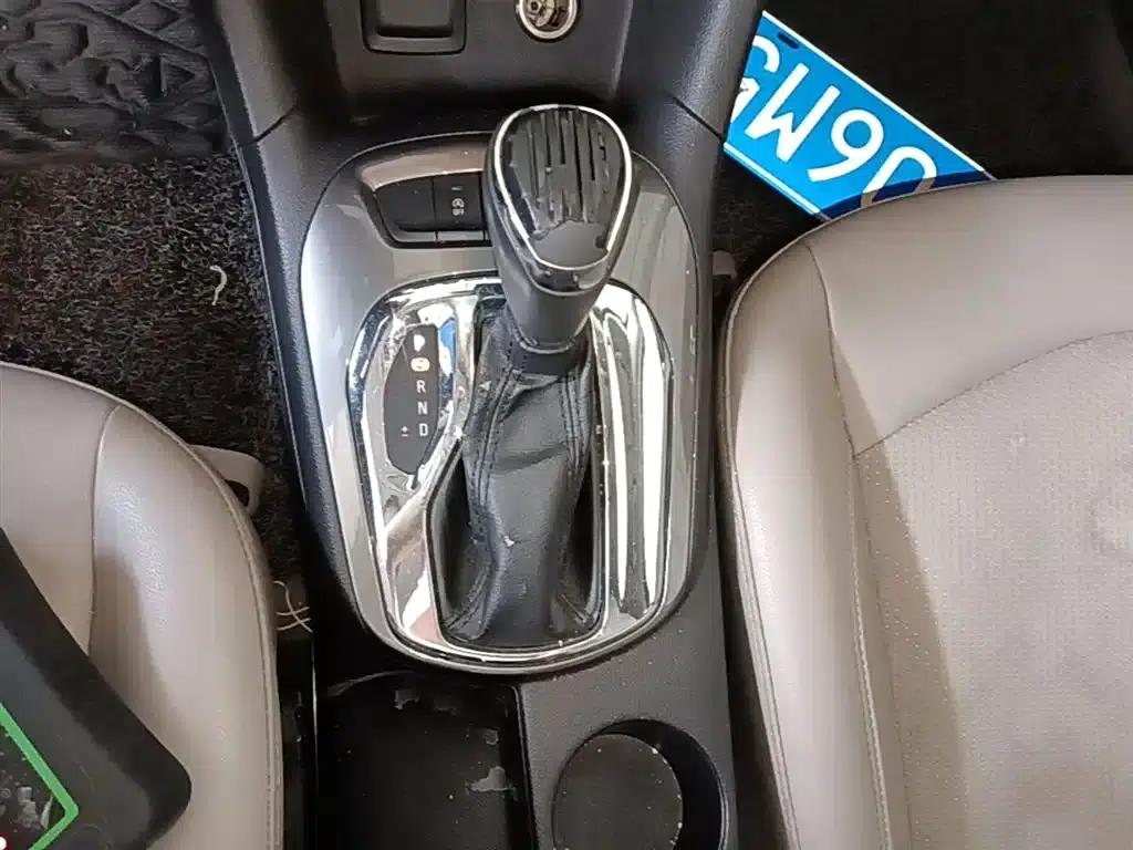 Chevrolet Cruze 2015 1.5L Automatic Luxury Edition — миниатюра 14