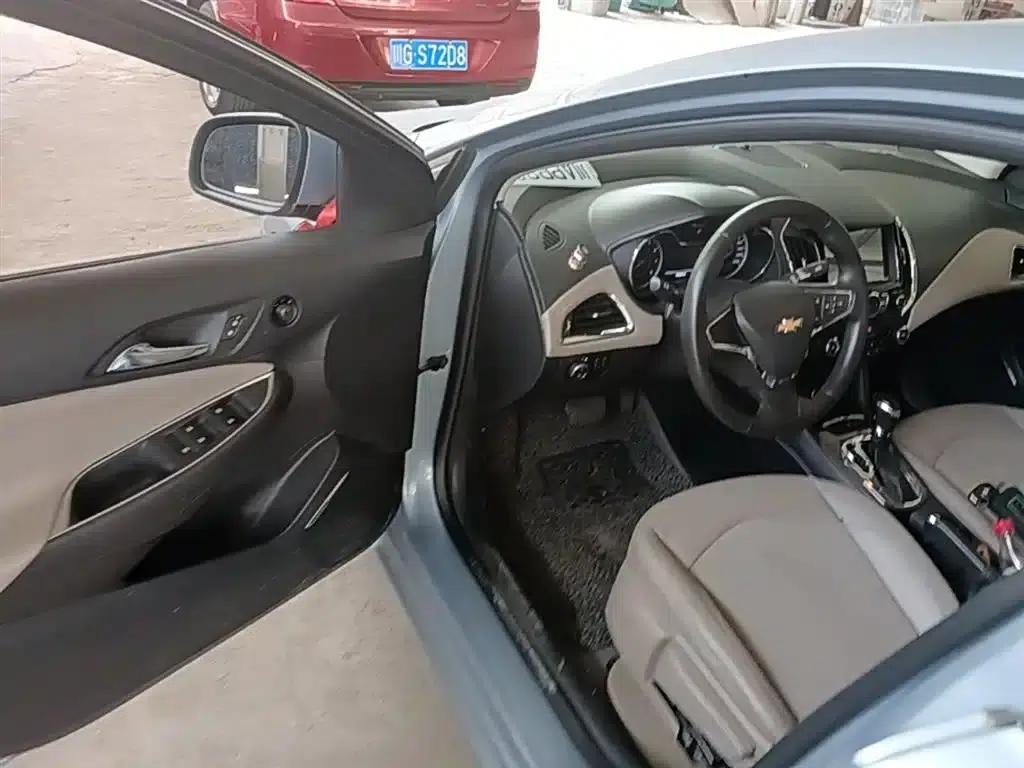 Chevrolet Cruze 2015 1.5L Automatic Luxury Edition — миниатюра 16