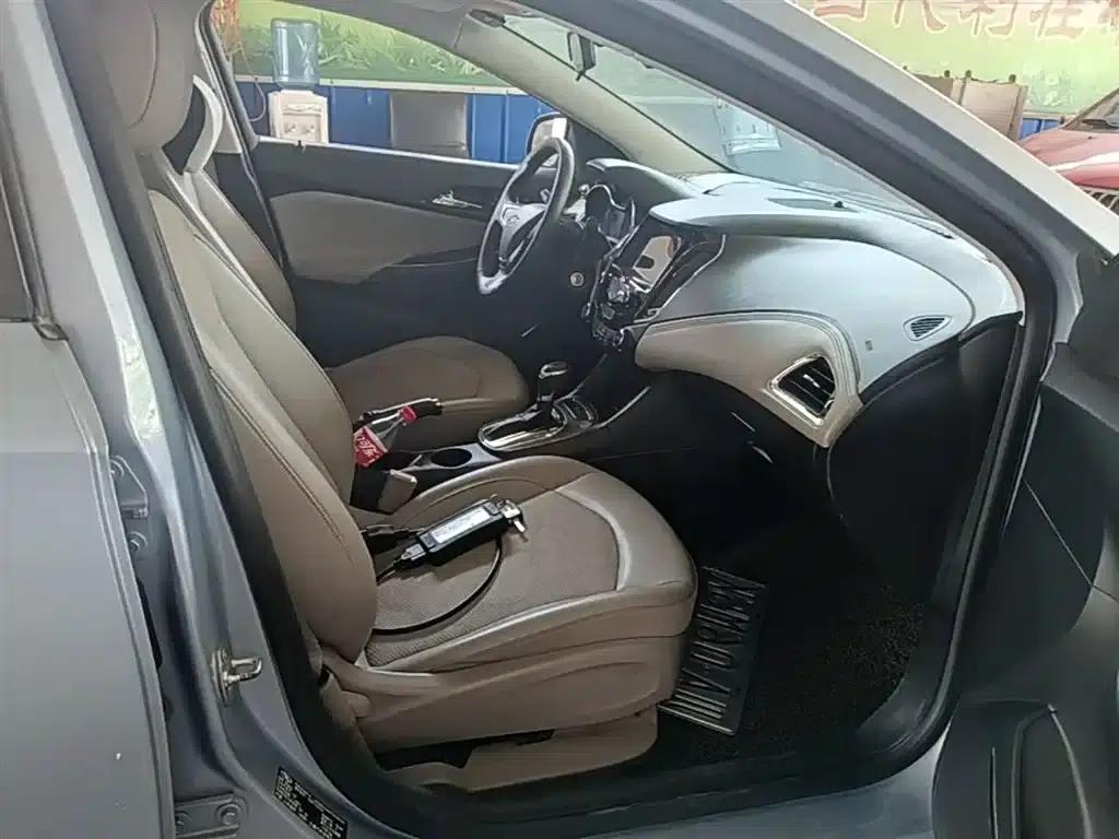 Chevrolet Cruze 2015 1.5L Automatic Luxury Edition — миниатюра 25
