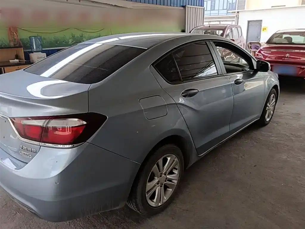 Chevrolet Cruze 2015 1.5L Automatic Luxury Edition — миниатюра 7
