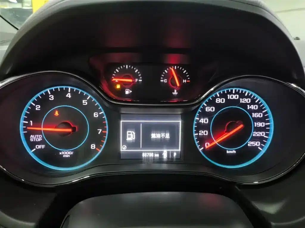 Chevrolet Cruze 2017 1.5L Automatic Pioneer Sunroof Edition — миниатюра 12