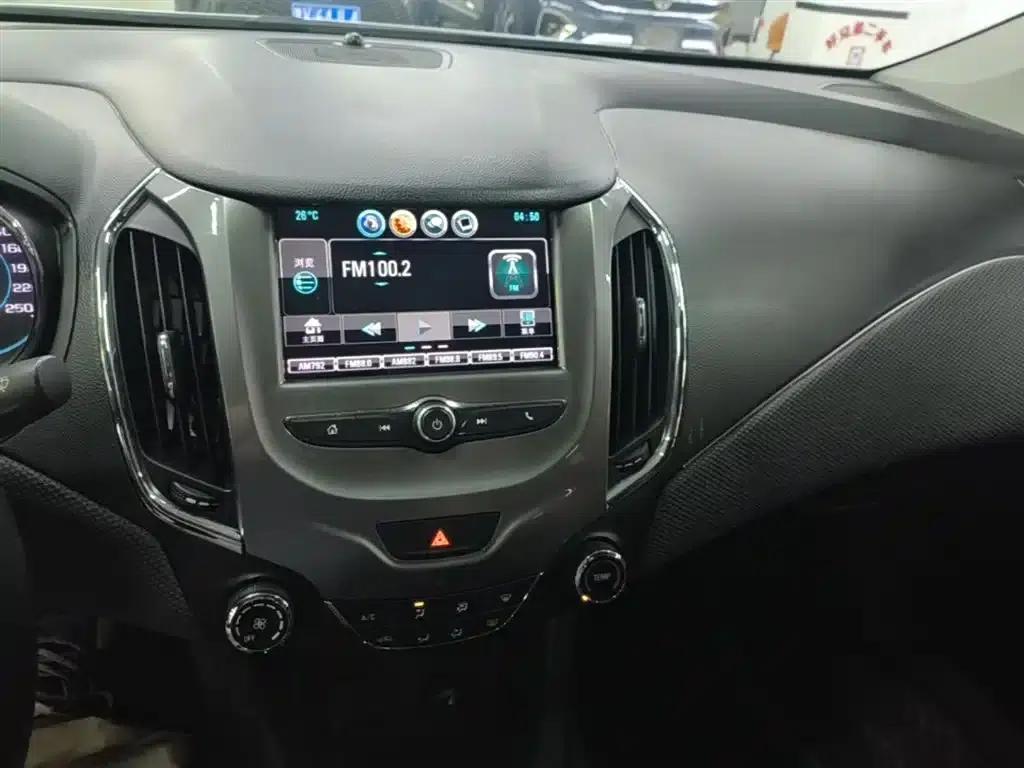 Chevrolet Cruze 2017 1.5L Automatic Pioneer Sunroof Edition — миниатюра 13