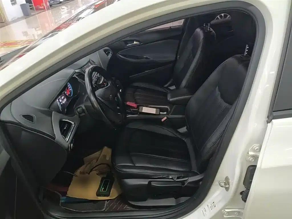 Chevrolet Cruze 2017 1.5L Automatic Pioneer Sunroof Edition — миниатюра 15