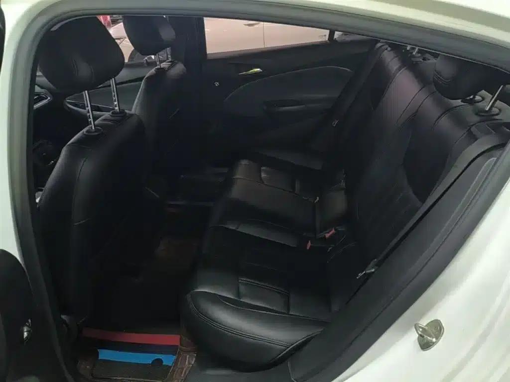 Chevrolet Cruze 2017 1.5L Automatic Pioneer Sunroof Edition — миниатюра 17