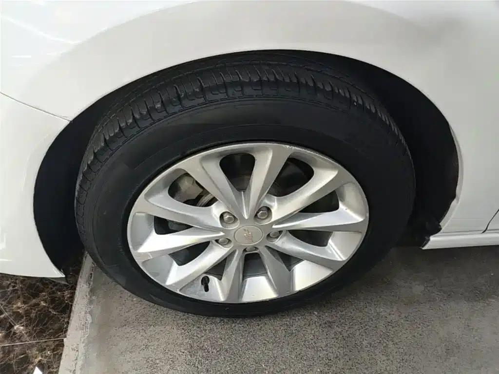Chevrolet Cruze 2017 1.5L Automatic Pioneer Sunroof Edition — миниатюра 23