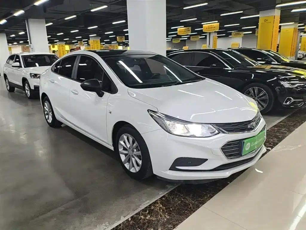 Chevrolet Cruze 2017 1.5L Automatic Pioneer Sunroof Edition — миниатюра 4