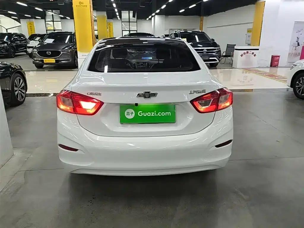 Chevrolet Cruze 2017 1.5L Automatic Pioneer Sunroof Edition — миниатюра 6
