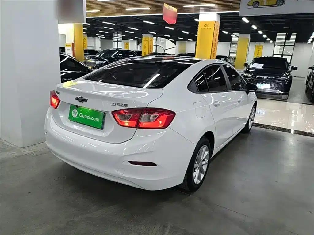 Chevrolet Cruze 2017 1.5L Automatic Pioneer Sunroof Edition — миниатюра 7