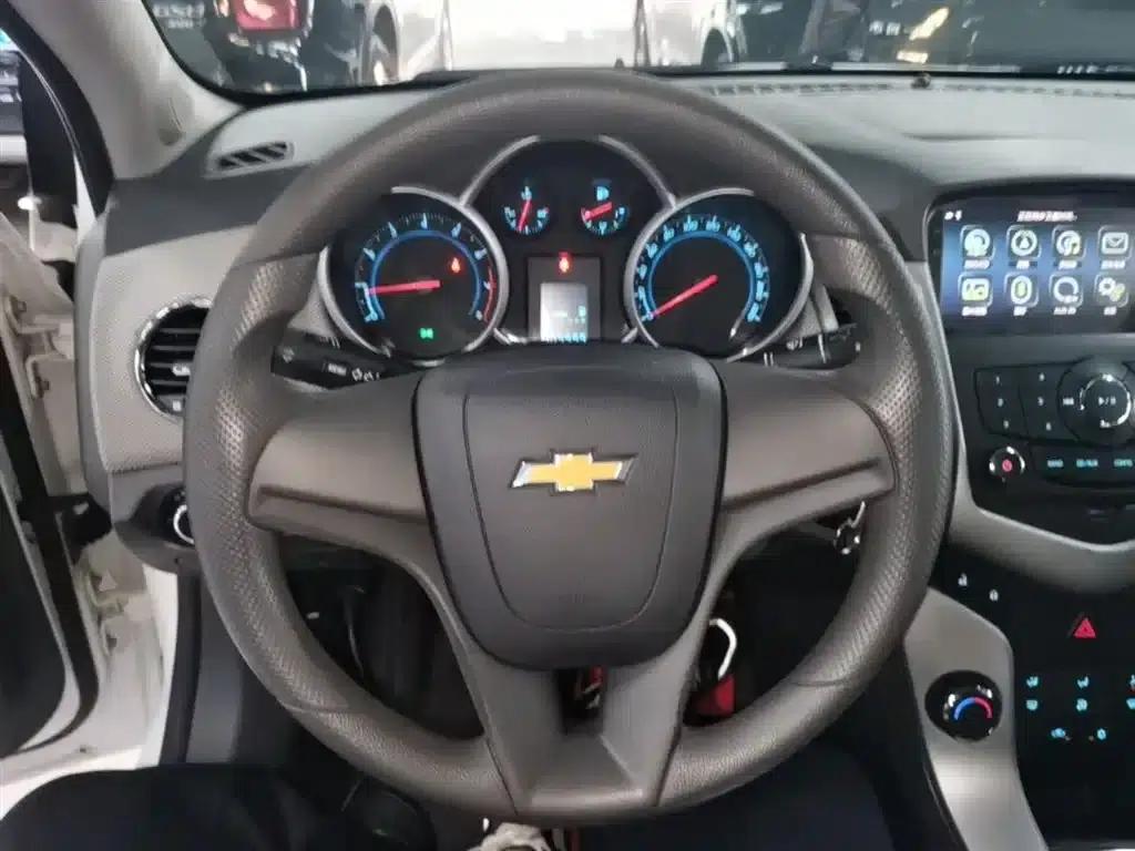 Chevrolet Cruze 2014 1.6L SL Millionth Anniversary Edition MT — миниатюра 11
