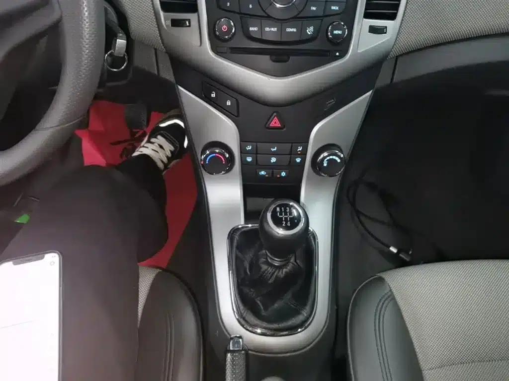 Chevrolet Cruze 2014 1.6L SL Millionth Anniversary Edition MT — миниатюра 14