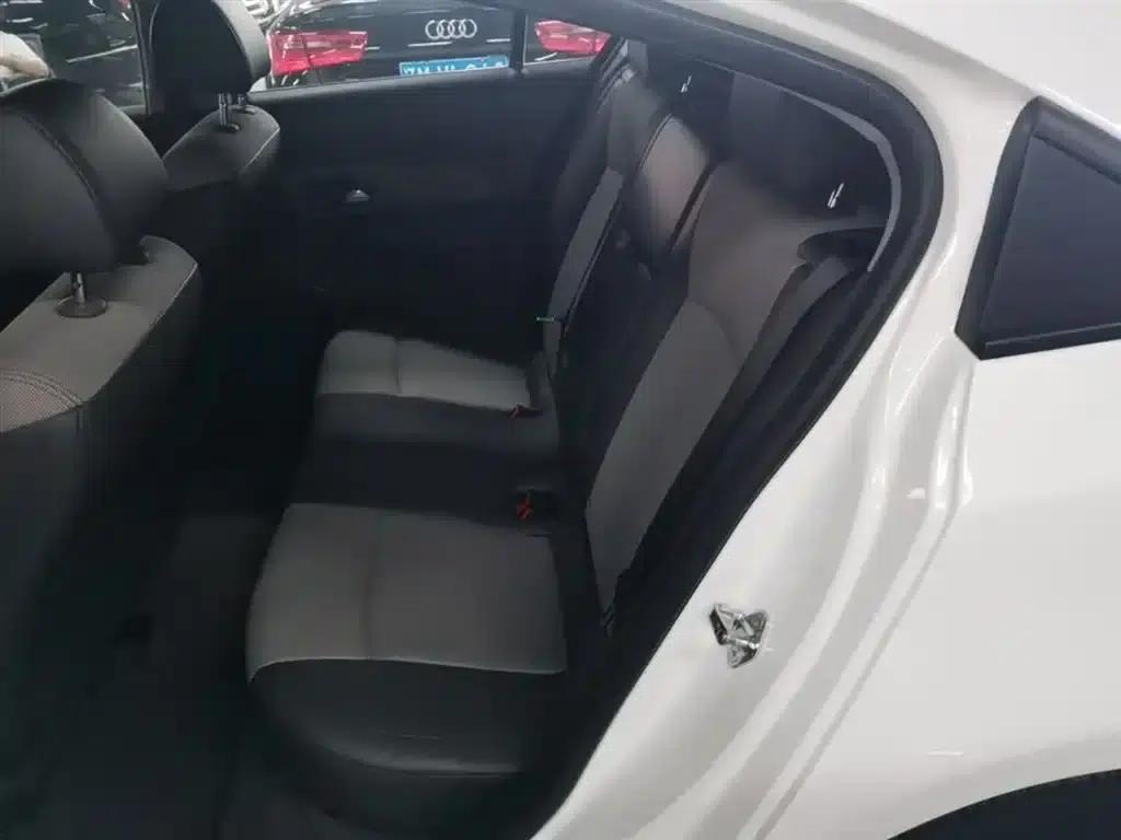 Chevrolet Cruze 2014 1.6L SL Millionth Anniversary Edition MT — миниатюра 17