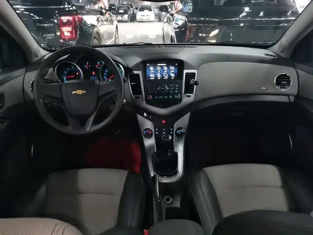 Chevrolet Cruze 2014 1.6L SL Millionth Anniversary Edition MT — миниатюра 10