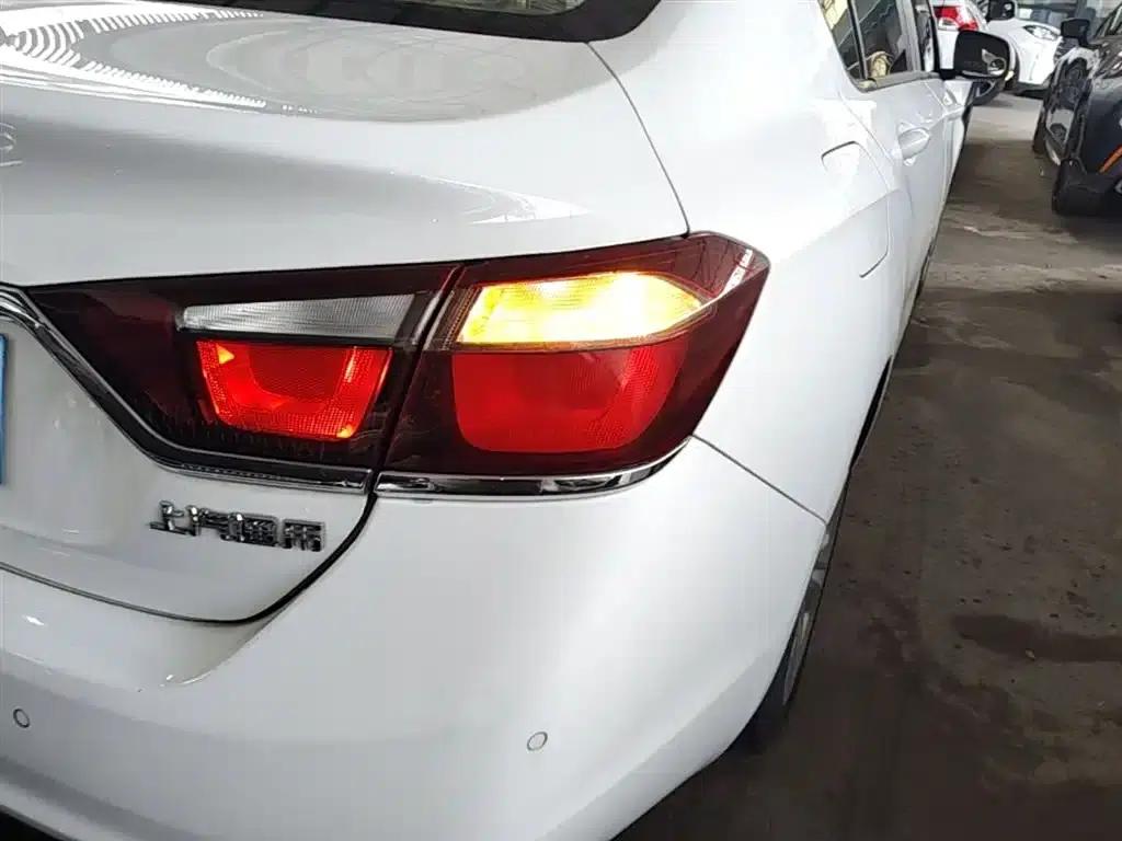 Chevrolet Cruze 2016 1.5L Automatic Luxury Edition — миниатюра 8