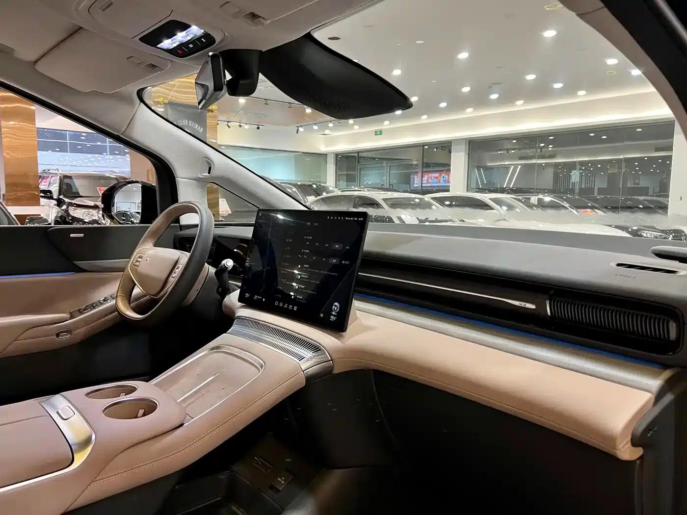 XPeng X9 2025 Pure Electric Model with a Maximum Range of 740km — миниатюра 11