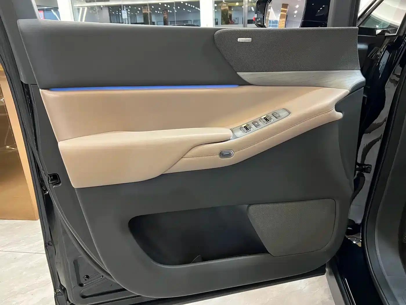 XPeng X9 2025 Pure Electric Model with a Maximum Range of 740km — миниатюра 15