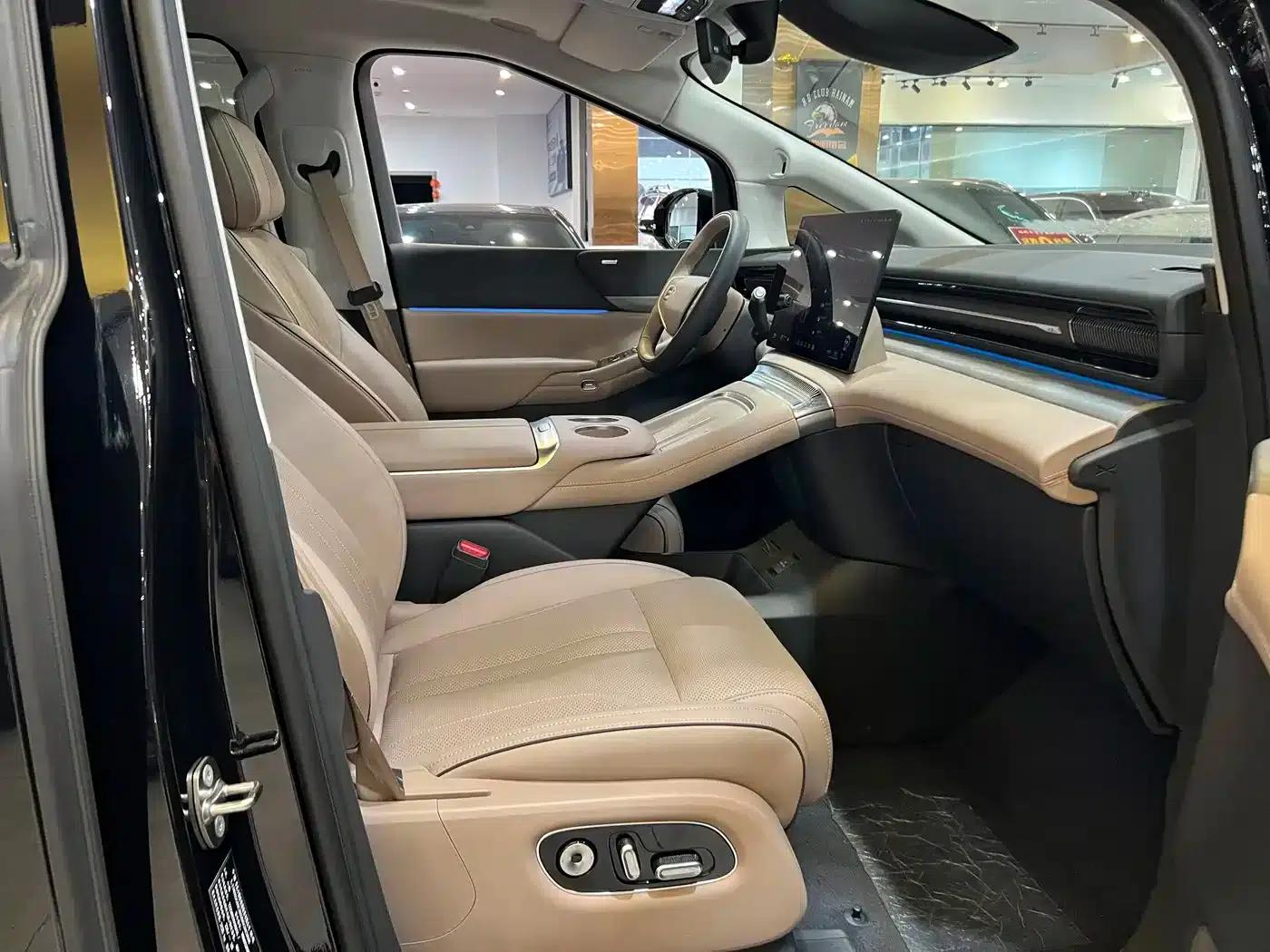XPeng X9 2025 Pure Electric Model with a Maximum Range of 740km — миниатюра 16