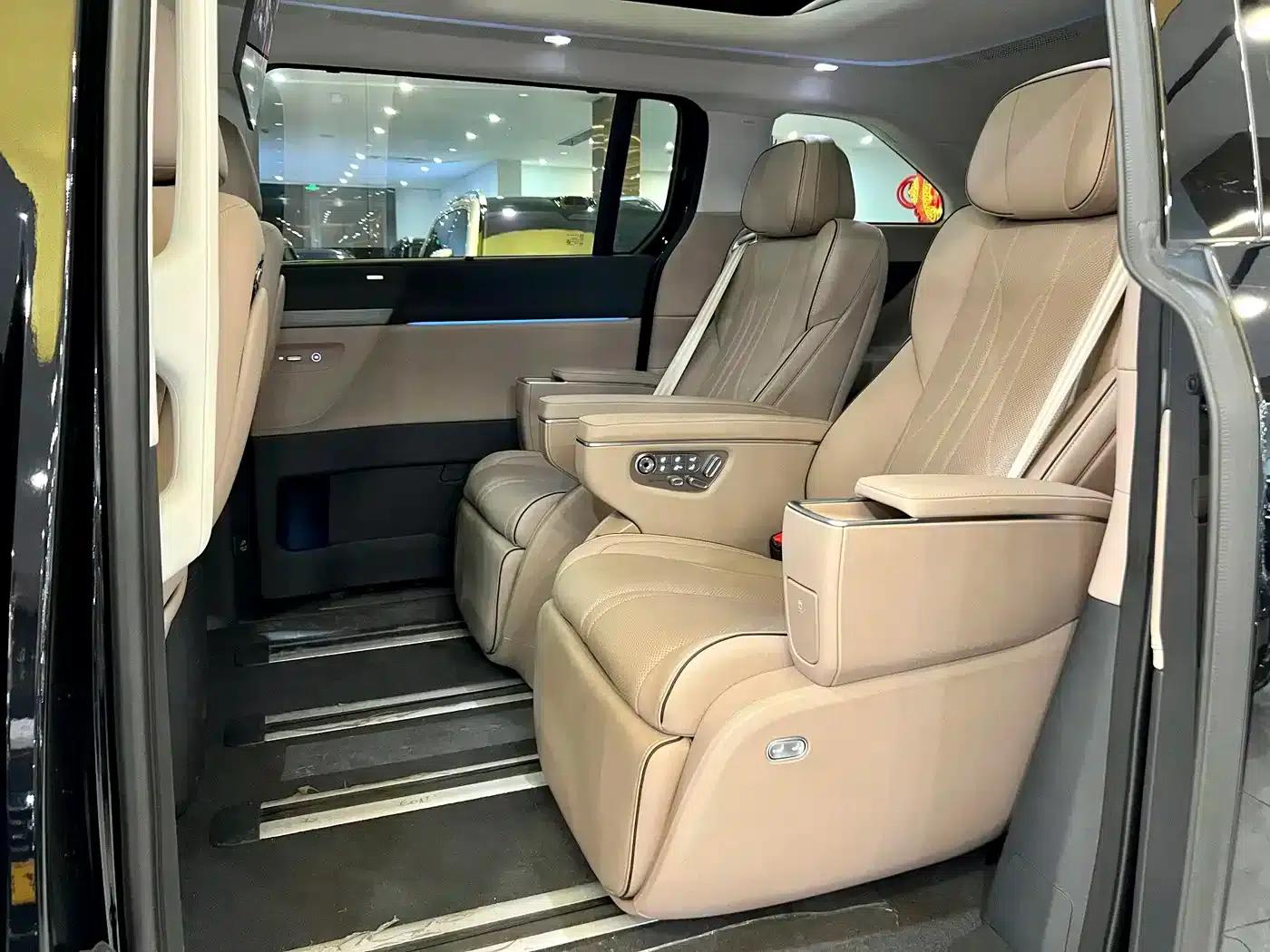 XPeng X9 2025 Pure Electric Model with a Maximum Range of 740km — миниатюра 9