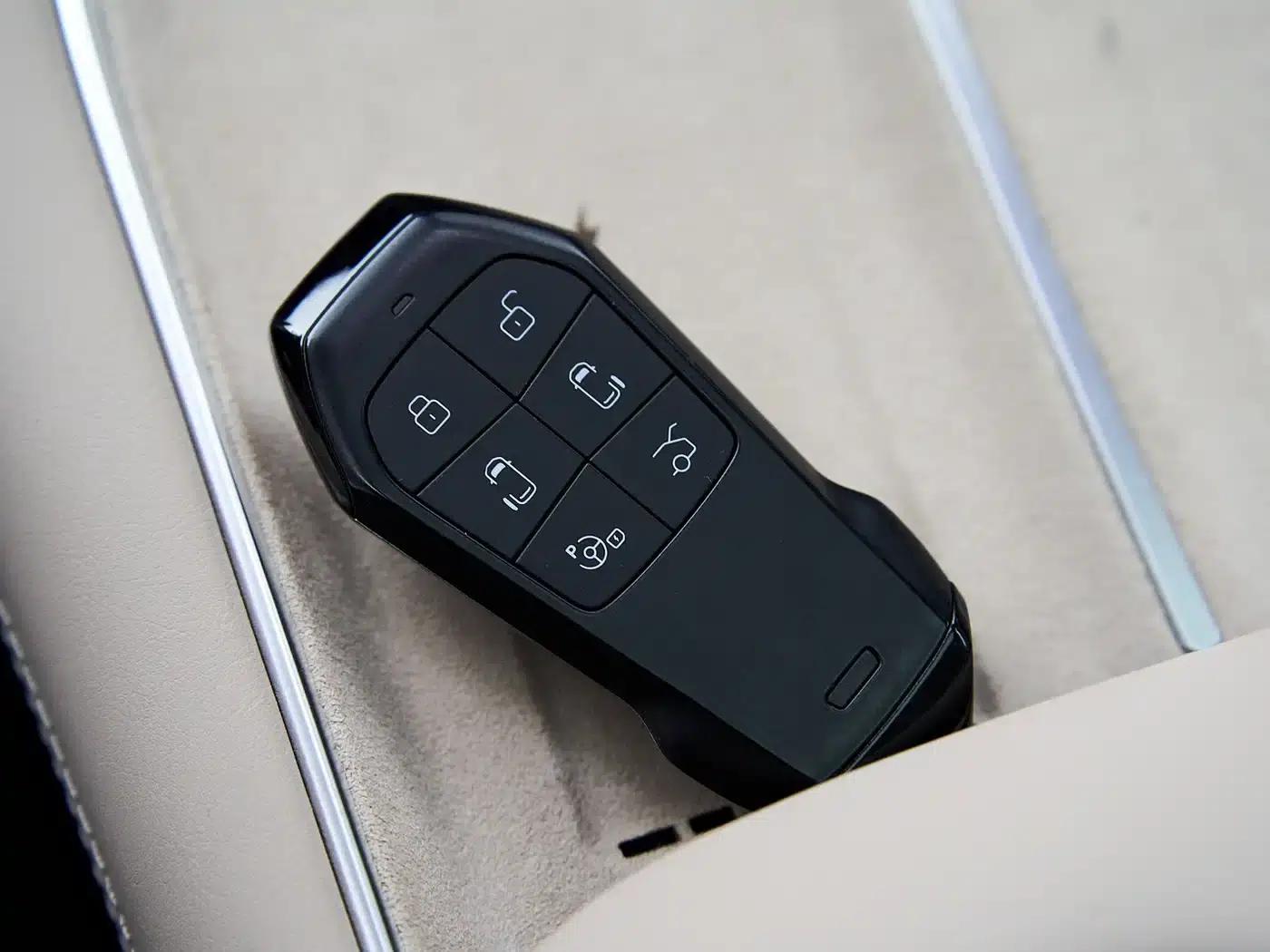 XPeng X9 2025 Pure Electric Model with a Maximum Range of 740km — миниатюра 17