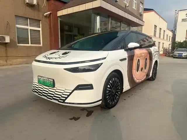 XPeng X9 2025 Pure Electric Model with a Maximum Range of 740km