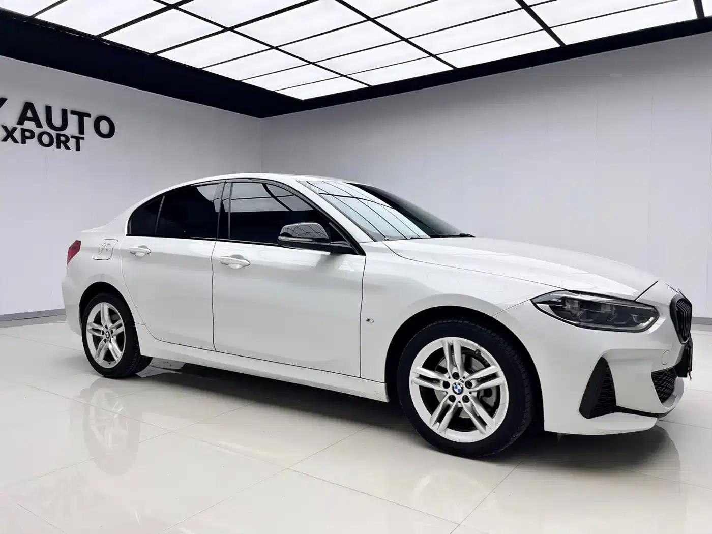 2021 BMW 1 Series 120i M Sport Shadow Edition — миниатюра 3