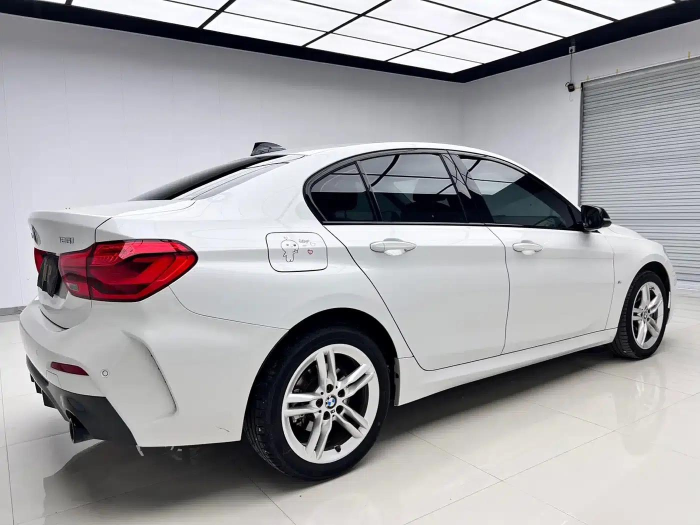 2021 BMW 1 Series 120i M Sport Shadow Edition — миниатюра 4